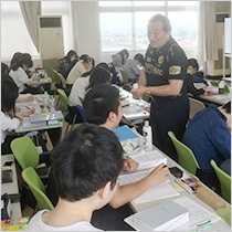 習熟度別クラスの少人数教育で質問しやすい授業環境を用意。