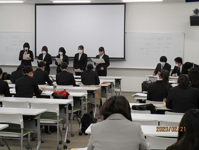 はじめての看護学実習で1年生が実習報告会を行いました