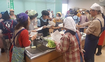 学生が稲美町の国際料理教室に参加しました!!