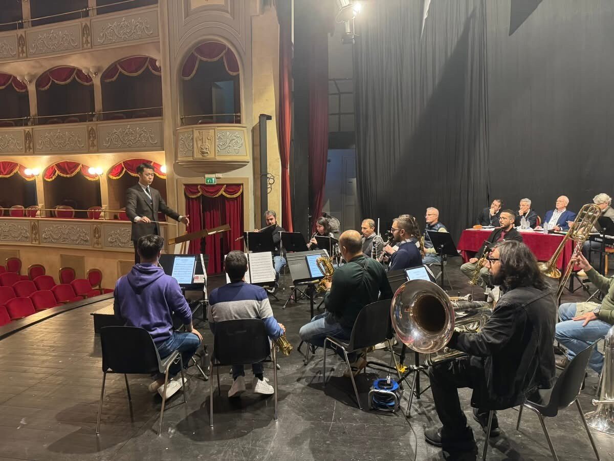 【吹奏楽部】指揮者 塩山靖之さん指揮者国際コンテストで、セミファイナル進出の快挙