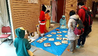 【サプライズ企画部】さくら・こばとキンダーガーデン「親子ふれあいの日の作品展」でサプライズ企画部がボランティア活動を行いました