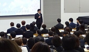 【現代ビジネス学科】4月3日(木)に入学式が行われ、現代ビジネス学科第10期生が入学しました。