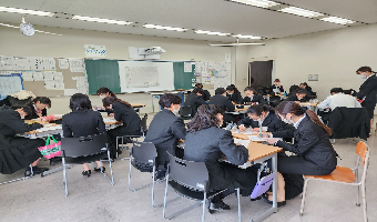【健康システム学科】附属須磨ノ浦高等学校で高大連携授業として学生による保健教育の授業を行いました
