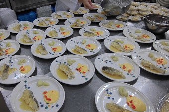 給食1-2b.JPG
