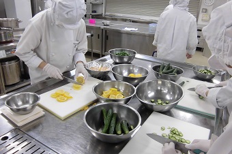 給食1-3a.JPG