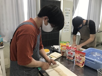 うどん切るHP1.jpg