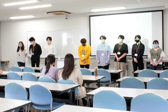 学生スタッフ.jpg