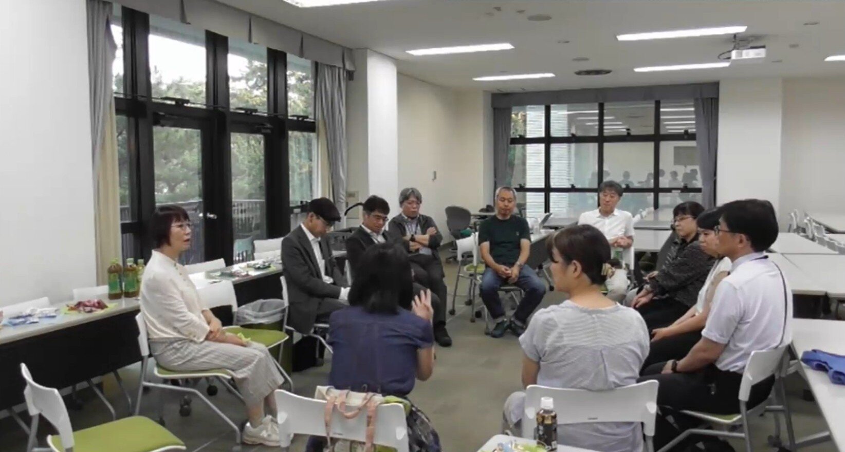 7月15日(火)に開催された第1回教職員FD・SD研修会と共催し、対面で第１回教職員カフェを行いました。