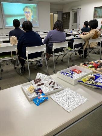 森山先生と茶菓子.jpg